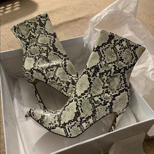 Glow InThe dark Steve Madden Booties Size 6